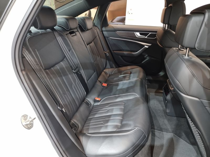 2025 Audi A6 45 TFSI Quattro Premium photo 12
