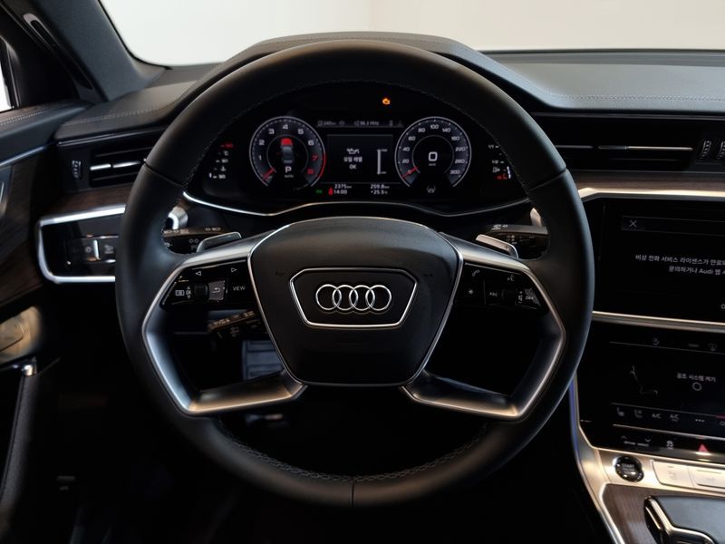 2025 Audi A6 45 TFSI Quattro Premium photo 13