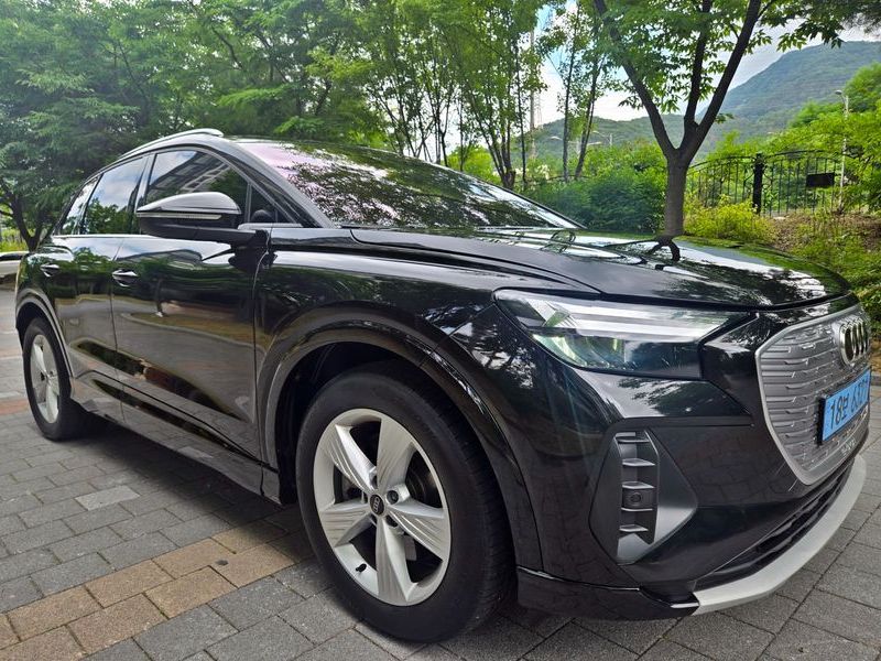 2023 Audi e-tron 40 photo 8