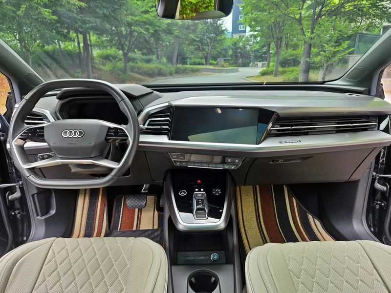 2023 Audi e-tron 40 photo 9