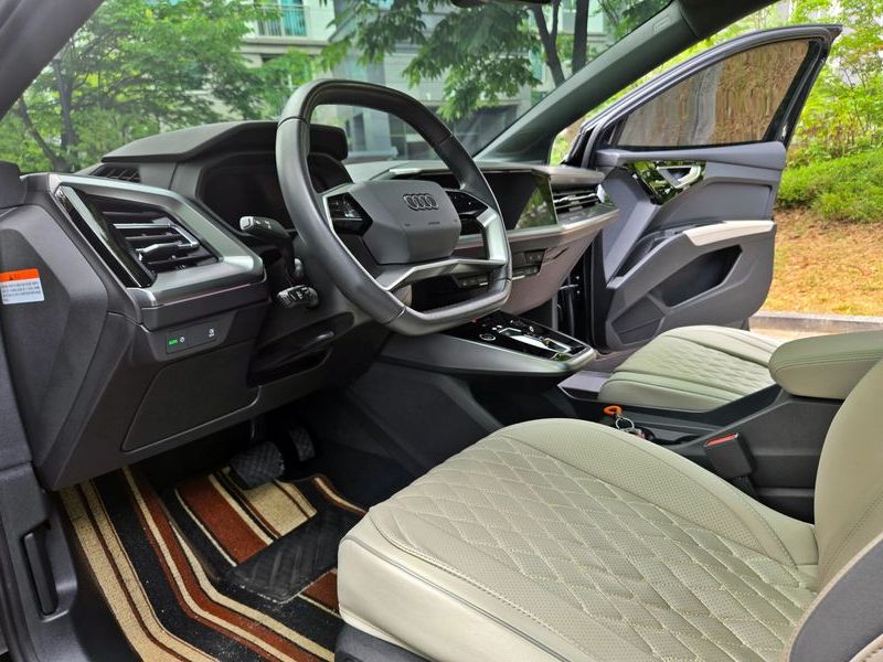 2023 Audi e-tron 40 photo 10