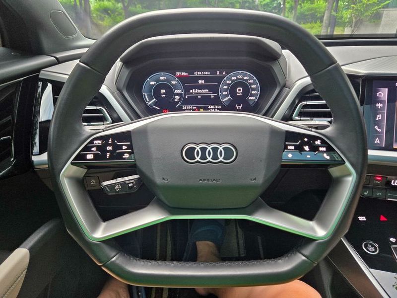2023 Audi e-tron 40 photo 15
