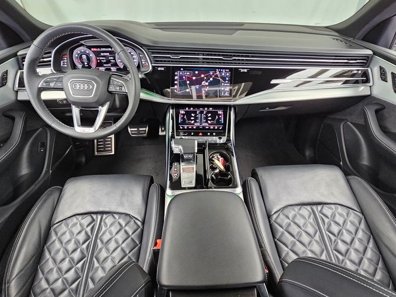 2023 Audi Q8 55 TFSI Quattro Premium photo 7