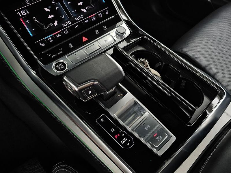 2023 Audi Q8 55 TFSI Quattro Premium photo 9