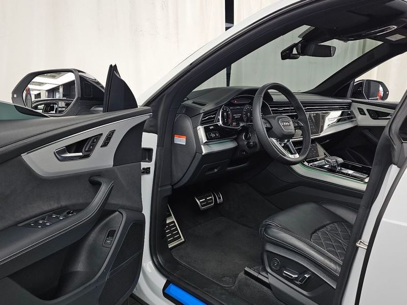2023 Audi Q8 55 TFSI Quattro Premium photo 10