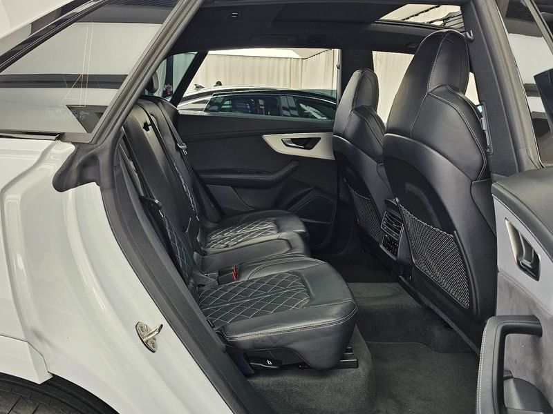 2023 Audi Q8 55 TFSI Quattro Premium photo 12