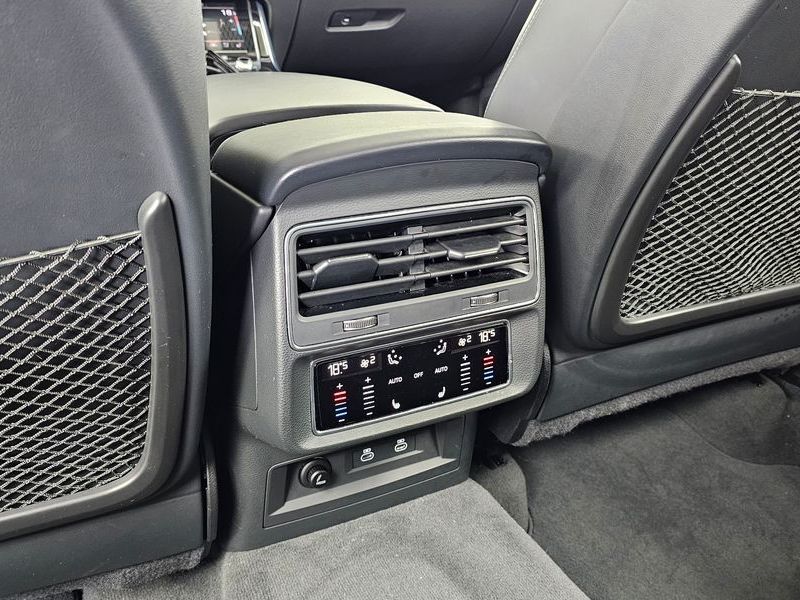 2023 Audi Q8 55 TFSI Quattro Premium photo 19