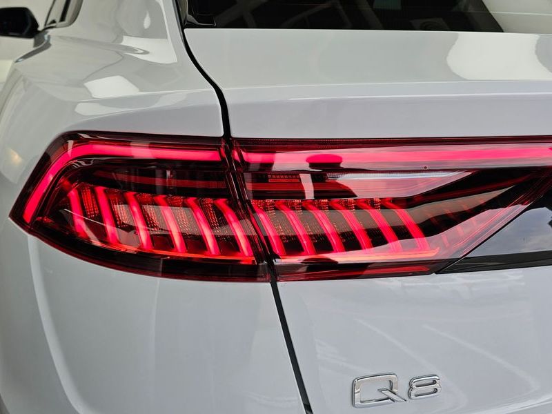 2023 Audi Q8 55 TFSI Quattro Premium photo 23