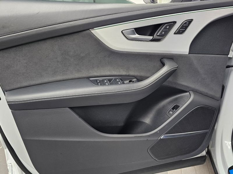 2023 Audi Q8 55 TFSI Quattro Premium photo 24