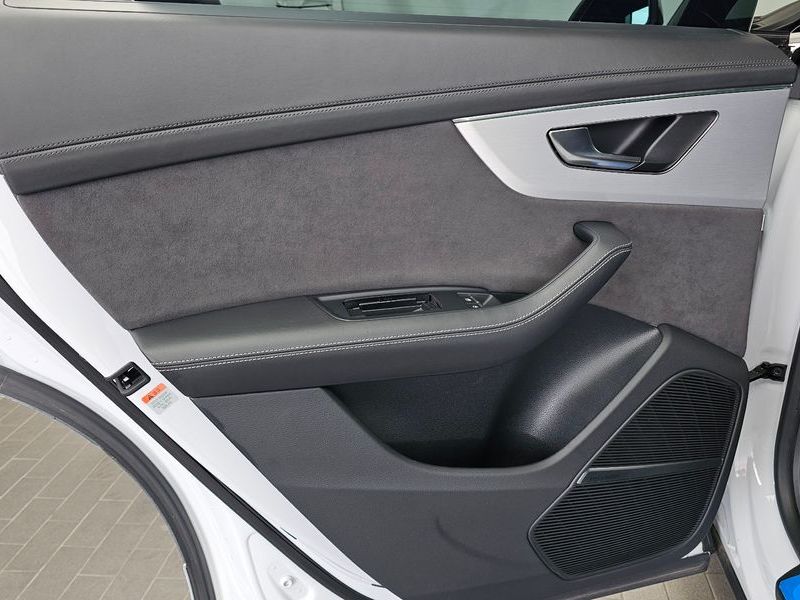 2023 Audi Q8 55 TFSI Quattro Premium photo 25
