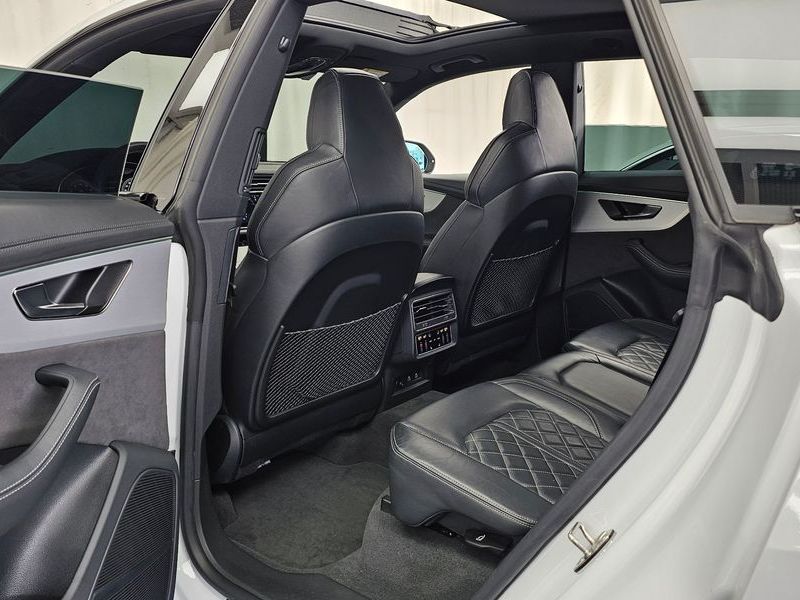2023 Audi Q8 55 TFSI Quattro Premium photo 26