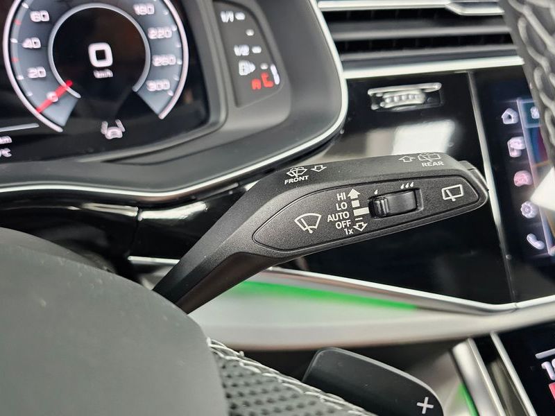 2023 Audi Q8 55 TFSI Quattro Premium photo 27