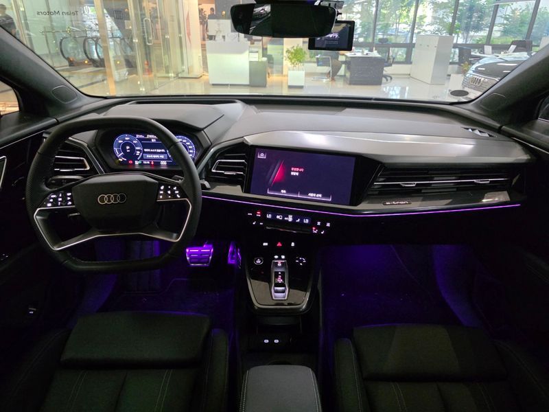 2026 Audi e-tron 45 Premium Sportback photo 7