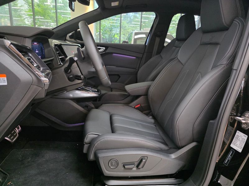 2026 Audi e-tron 45 Premium Sportback photo 10