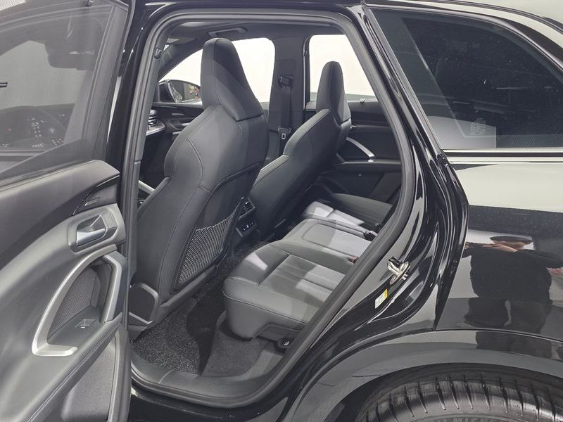 2025 Audi Q5 45 TFSI Quattro S Line Black Ediiton photo 11