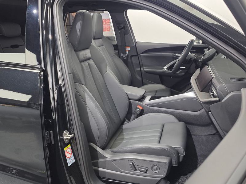 2025 Audi Q5 45 TFSI Quattro S Line Black Ediiton photo 12