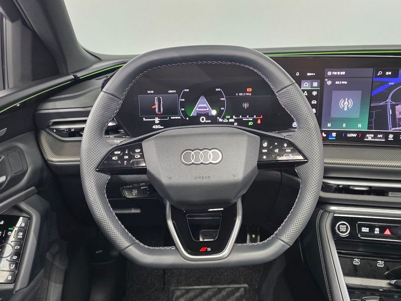 2025 Audi Q5 45 TFSI Quattro S Line Black Ediiton photo 13