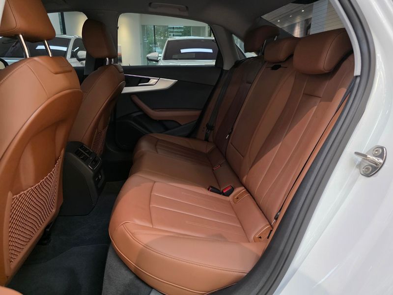2023 Audi A4 40 TFSI photo 11