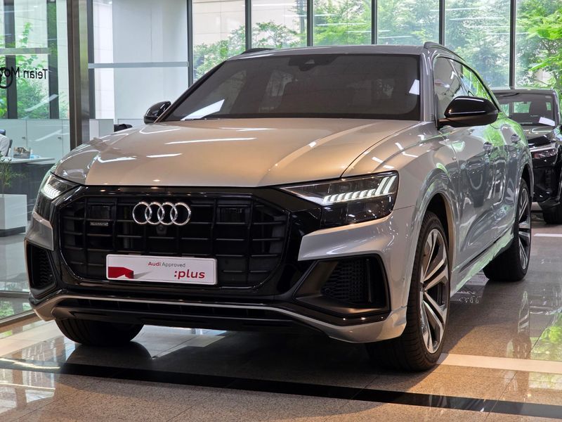 2023 Audi Q8 55 TFSI Quattro Premium photo 1