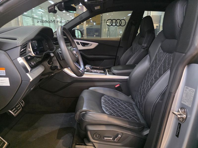2023 Audi Q8 55 TFSI Quattro Premium photo 10
