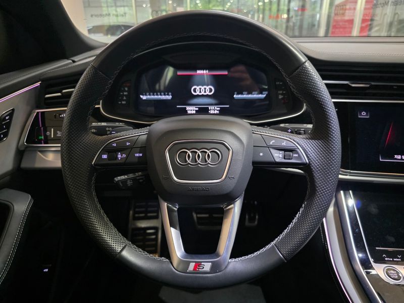 2023 Audi Q8 55 TFSI Quattro Premium photo 13