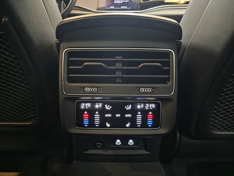 2023 Audi Q8 55 TFSI Quattro Premium photo 14