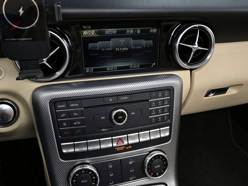 2017 Mercedes-Benz C-Class SLC200 photo 13
