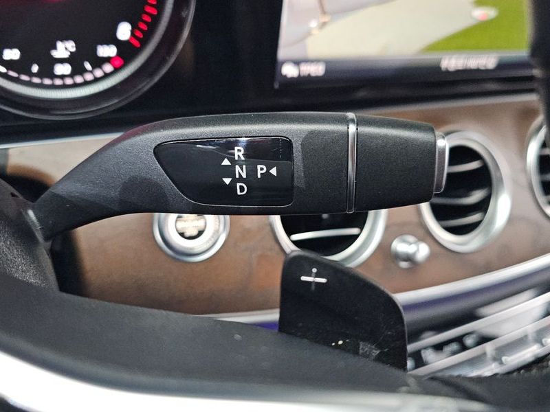 2019 Mercedes-Benz E-Class E220d 4MATIC Exclusive photo 9