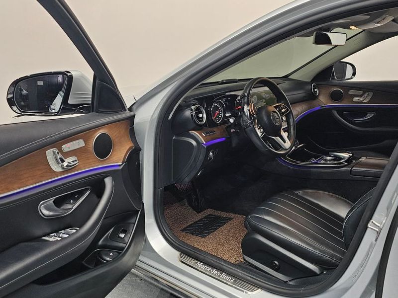 2019 Mercedes-Benz E-Class E220d 4MATIC Exclusive photo 10