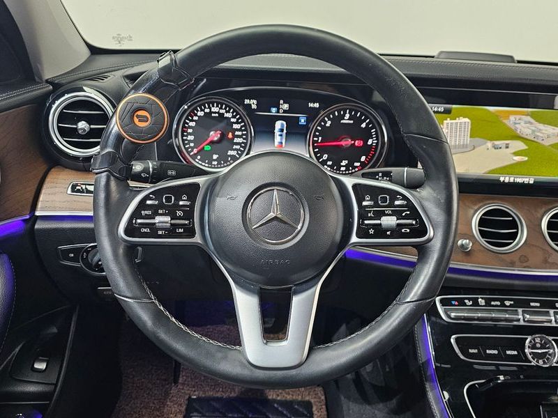 2019 Mercedes-Benz E-Class E220d 4MATIC Exclusive photo 12