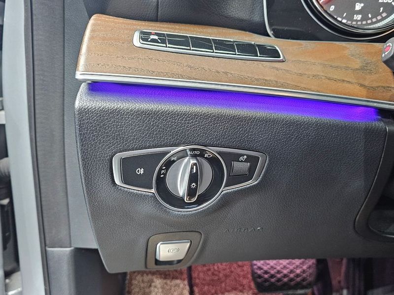 2019 Mercedes-Benz E-Class E220d 4MATIC Exclusive photo 16