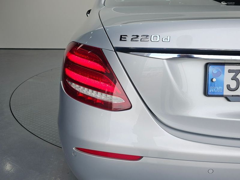 2019 Mercedes-Benz E-Class E220d 4MATIC Exclusive photo 23