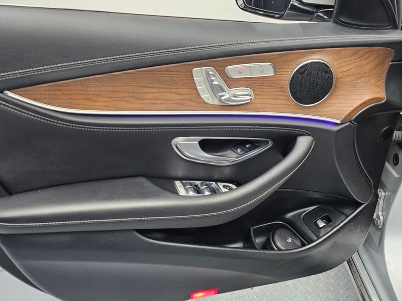 2019 Mercedes-Benz E-Class E220d 4MATIC Exclusive photo 24
