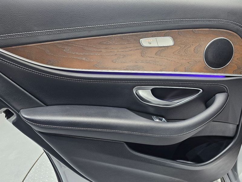 2019 Mercedes-Benz E-Class E220d 4MATIC Exclusive photo 25