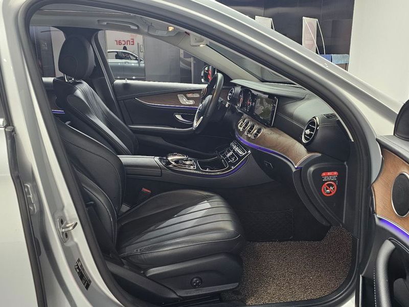 2019 Mercedes-Benz E-Class E220d 4MATIC Exclusive photo 26