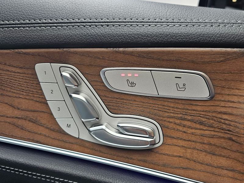 2019 Mercedes-Benz E-Class E220d 4MATIC Exclusive photo 28
