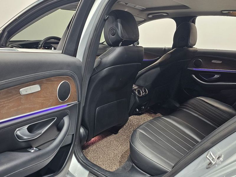 2019 Mercedes-Benz E-Class E220d 4MATIC Exclusive photo 30