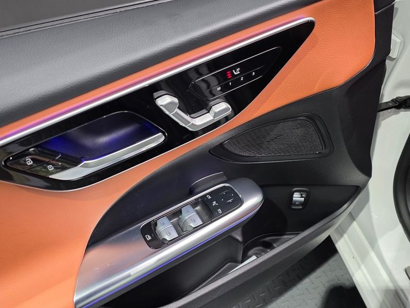 2023 Mercedes-Benz C-Class C300 4MATIC Avantgarde photo 17