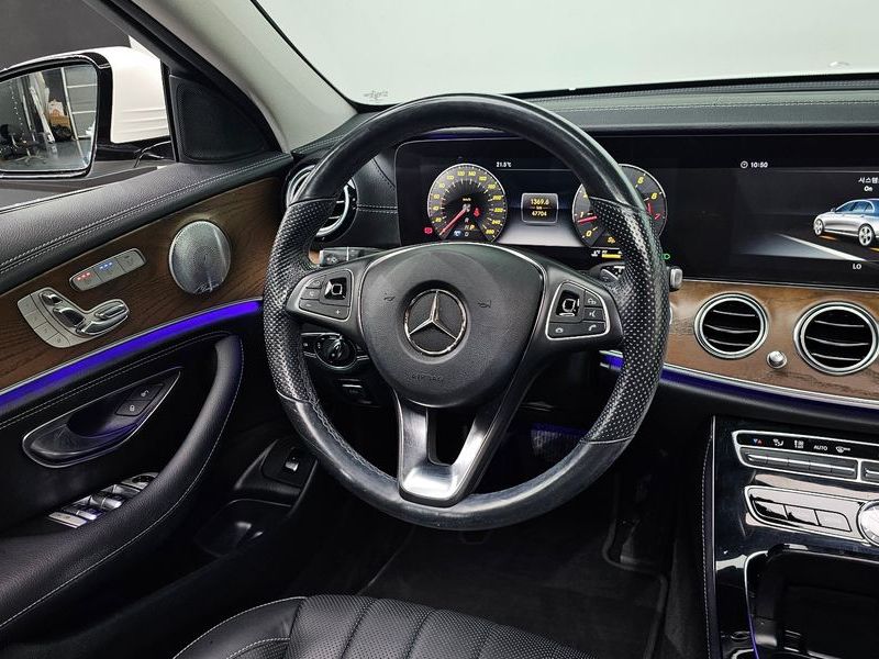2018 Mercedes-Benz E-Class E300 Exclusive photo 13