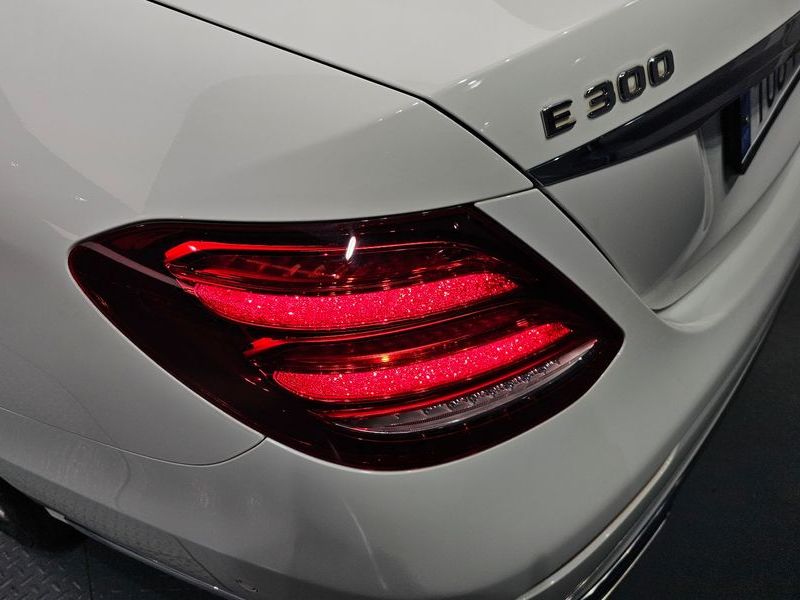 2018 Mercedes-Benz E-Class E300 Exclusive photo 23