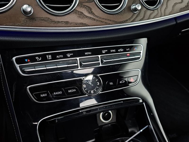 2018 Mercedes-Benz E-Class E300 Exclusive photo 27