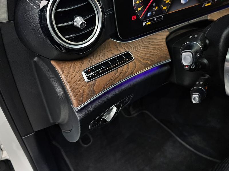 2018 Mercedes-Benz E-Class E300 Exclusive photo 28