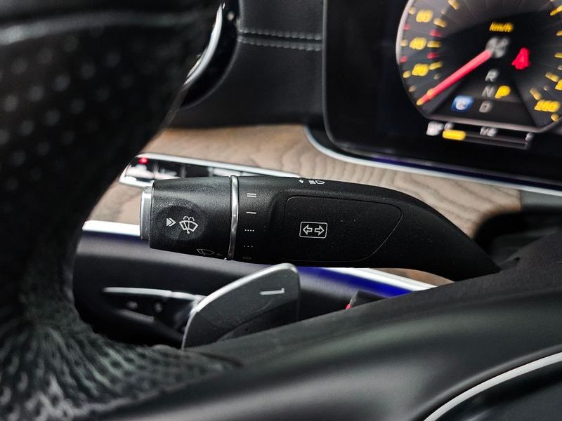2018 Mercedes-Benz E-Class E300 Exclusive photo 30