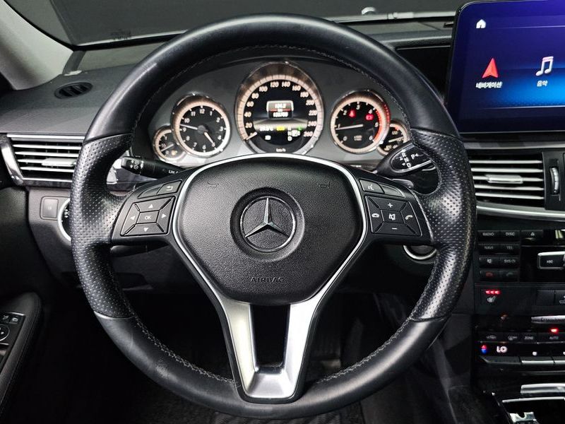2013 Mercedes-Benz E-Class E220 CDI Avantgarde photo 17