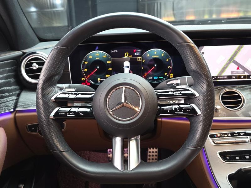2021 Mercedes-Benz E-Class E350 4MATIC AMG Line photo 13