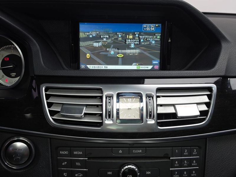 2016 Mercedes-Benz E-Class E220 Bluetec Avantgarde Sport photo 14