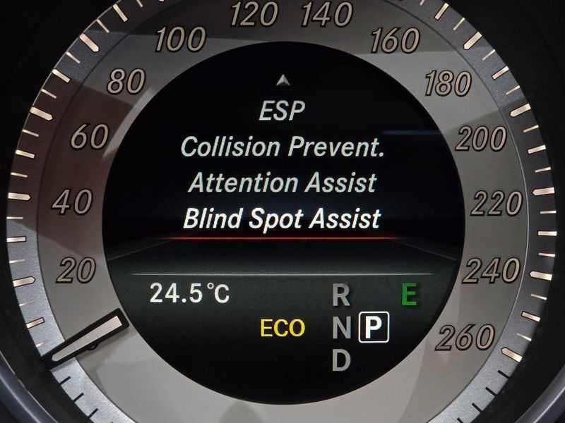 2016 Mercedes-Benz E-Class E220 Bluetec Avantgarde Sport photo 17
