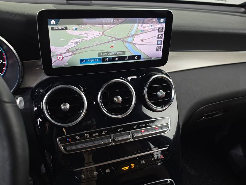 2020 Mercedes-Benz C-Class GLC300 4MATIC Premium photo 12