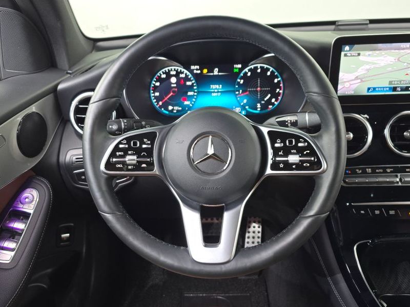 2020 Mercedes-Benz C-Class GLC300 4MATIC Premium photo 13
