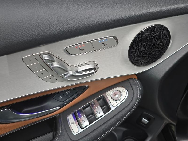 2020 Mercedes-Benz C-Class GLC300 4MATIC Premium photo 18
